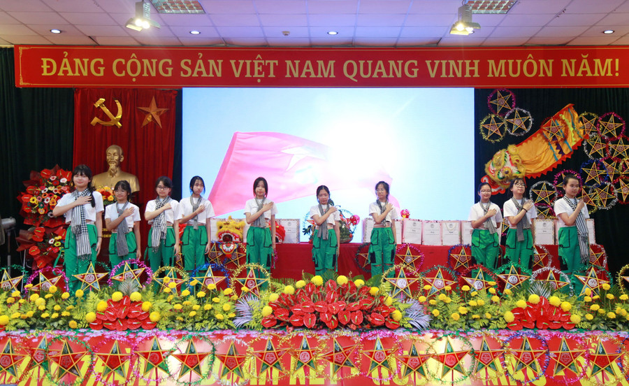 Tiết mục văn nghệ của các em học sinh. img-0003.jpg