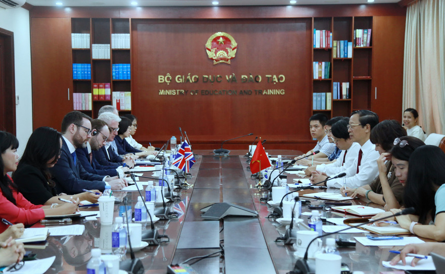 Quang cảnh buổi làm việc.