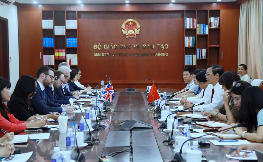 Quang cảnh buổi làm việc.