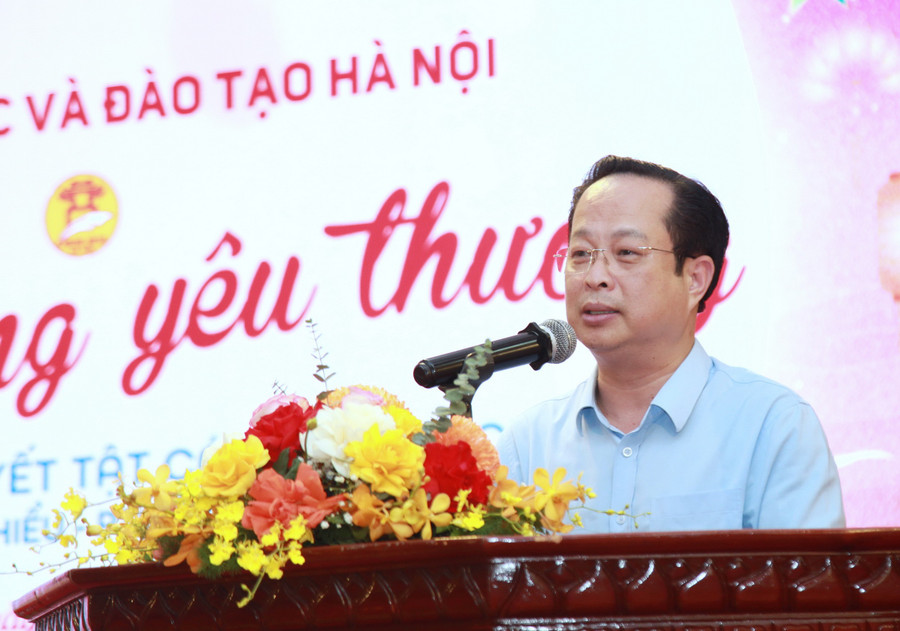 Giám đốc Sở GD&ĐT Hà Nội Trần Thế Cương phát biểu. img-0024.jpg