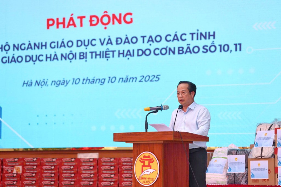 Giám đốc Sở GD&ĐT Hà Nội Trần Thế Cương phát biểu tại chương trình. phatdongungho220251010155745.jpg