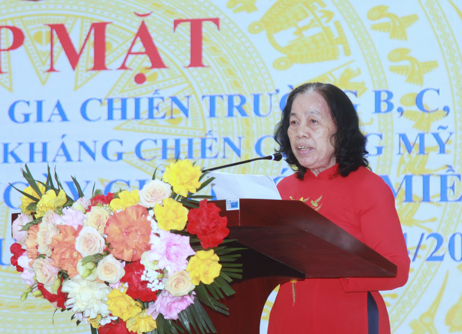 Nhà giáo Nguyễn Thị Tiệp chia sẻ về những ngày tháng đi B trong buổi gặp mặt do Sở GD&ĐT Hà Nội tổ chức.