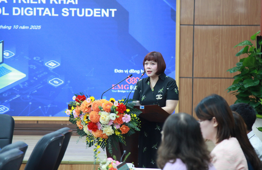 Bà Nguyễn Phương Lan - Tổng Giám đốc EMG Education phát biểu tại chương trình. img-0634.jpg