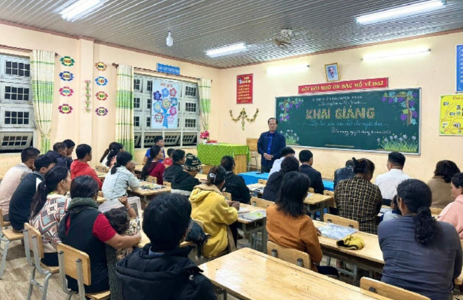 Một lớp xóa mù chữ tại Lâm Đồng. img-02.jpg
