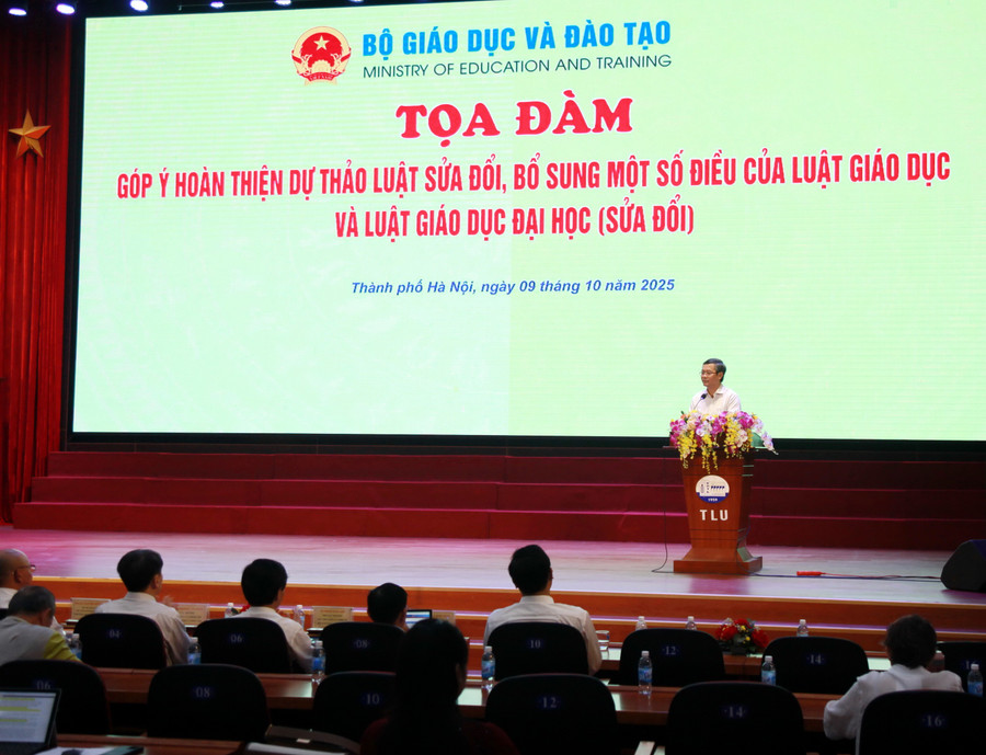 Quang cảnh buổi tọa đàm.