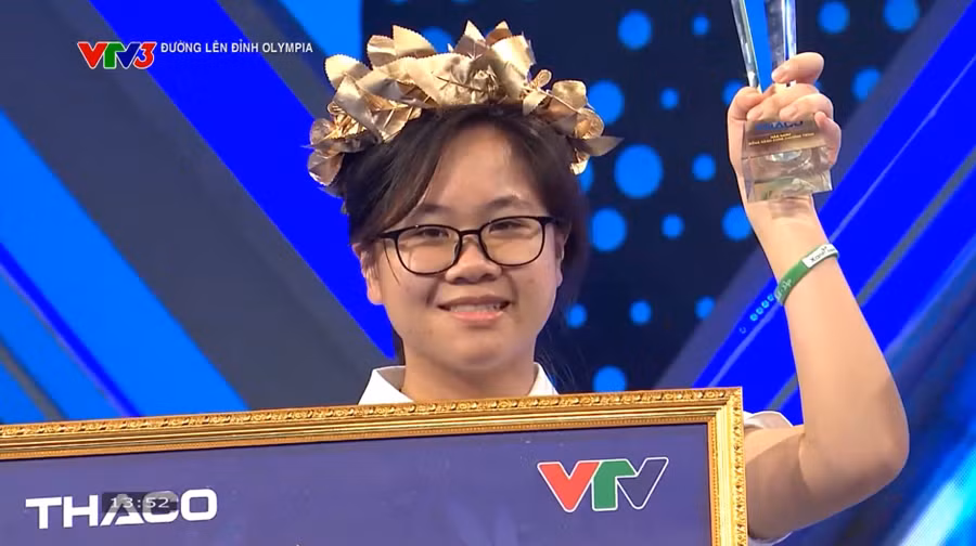 Lê Hoàng Trân Châu giành vòng nguyệt quế.