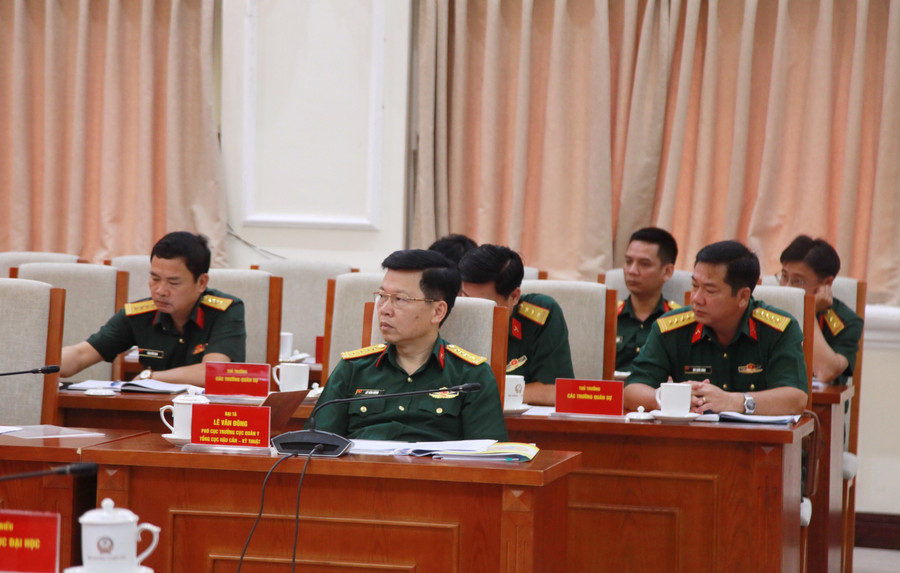 Đại biểu đến từ các đơn vị thuộc Bộ Quốc phòng. img-0124.jpg