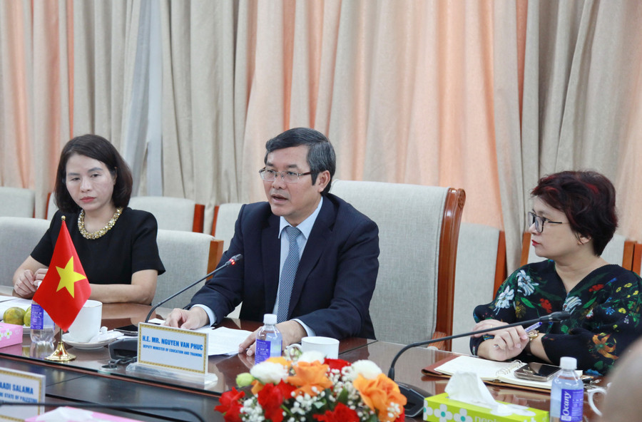 Thứ trưởng Nguyễn Văn Phúc phát biểu tại lễ ký kết. img-0135.jpg