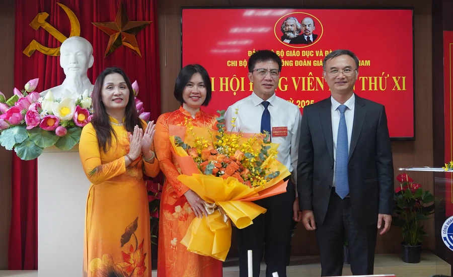 Cấp ủy nhiệm kỳ 2025-2030 Chi bộ Cơ quan Công đoàn Giáo dục Việt Nam ra mắt Đại hội.