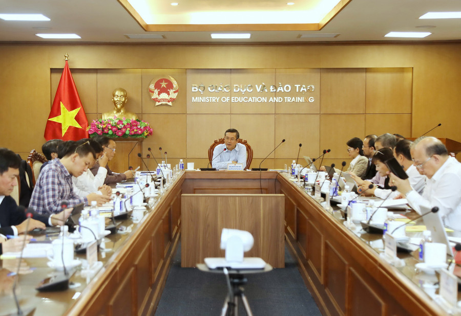 Thứ trưởng Nguyễn Văn Phúc chủ trì phiên họp.