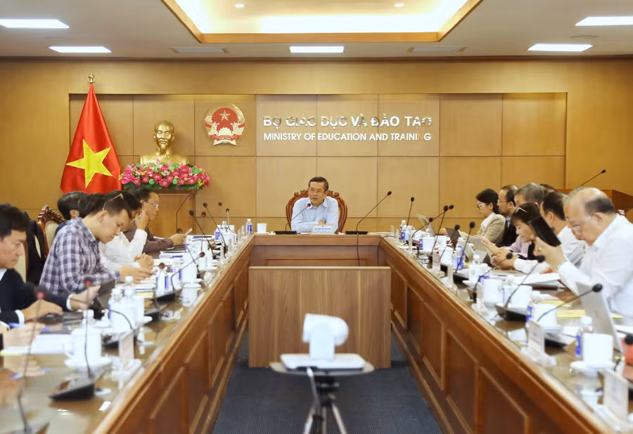 Thứ trưởng Nguyễn Văn Phúc chủ trì phiên họp.