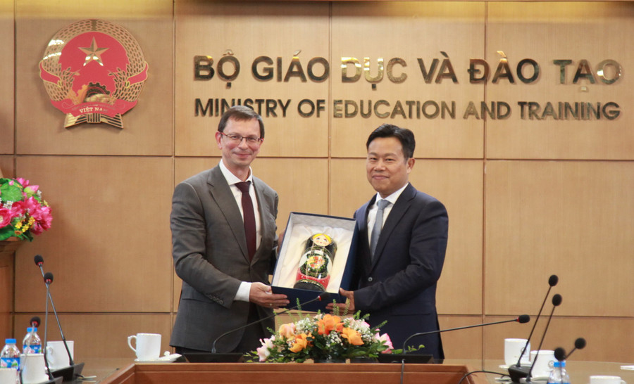 Thứ trưởng Lê Quân tiếp ông Anisimov Nikita.