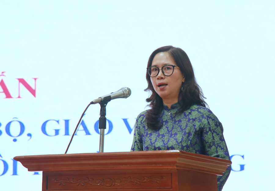 Bà Nguyễn Thị Nhung - Phó Vụ trưởng Vụ Học sinh, sinh viên (Bộ GD&ĐT) phát biểu khai mạc. img-0258.jpg