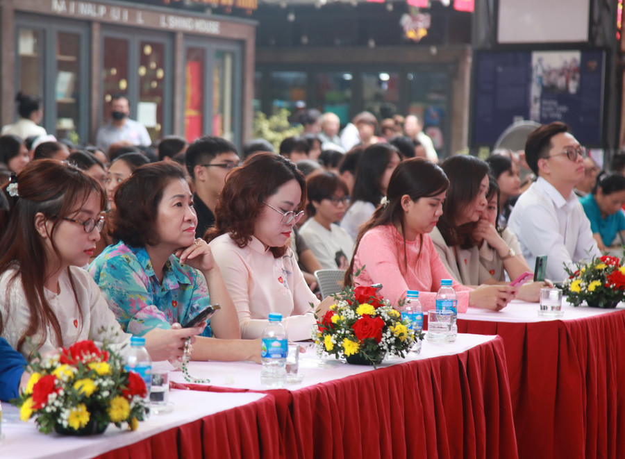 Các đại biểu dự hội nghị. img-0229.jpg