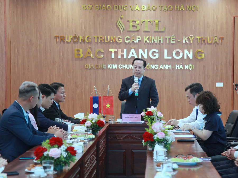 Giám đốc Sở Giáo dục và Đào tạo Hà Nội Trần Thế Cương phát biểu tại chương trình. img-0404.jpg