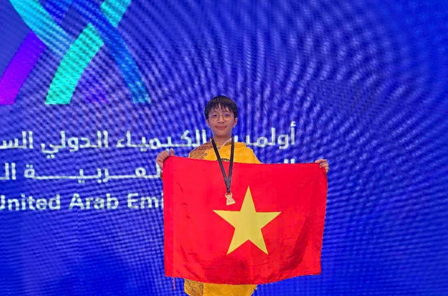 Nguyễn Mạnh Tuấn nhận huy chương Vàng tại Dubai. manh-tuan.jpg