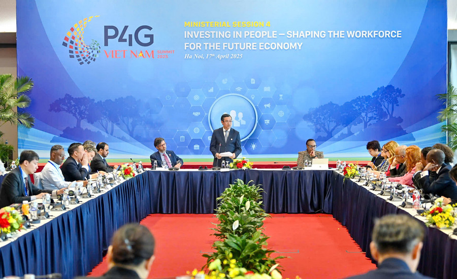 Quang cảnh phiên thảo luận.