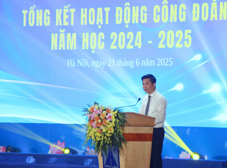 Chủ tịch Công đoàn ngành Giáo dục Hà Nội phát biểu tại hội nghị. img-1184.jpg