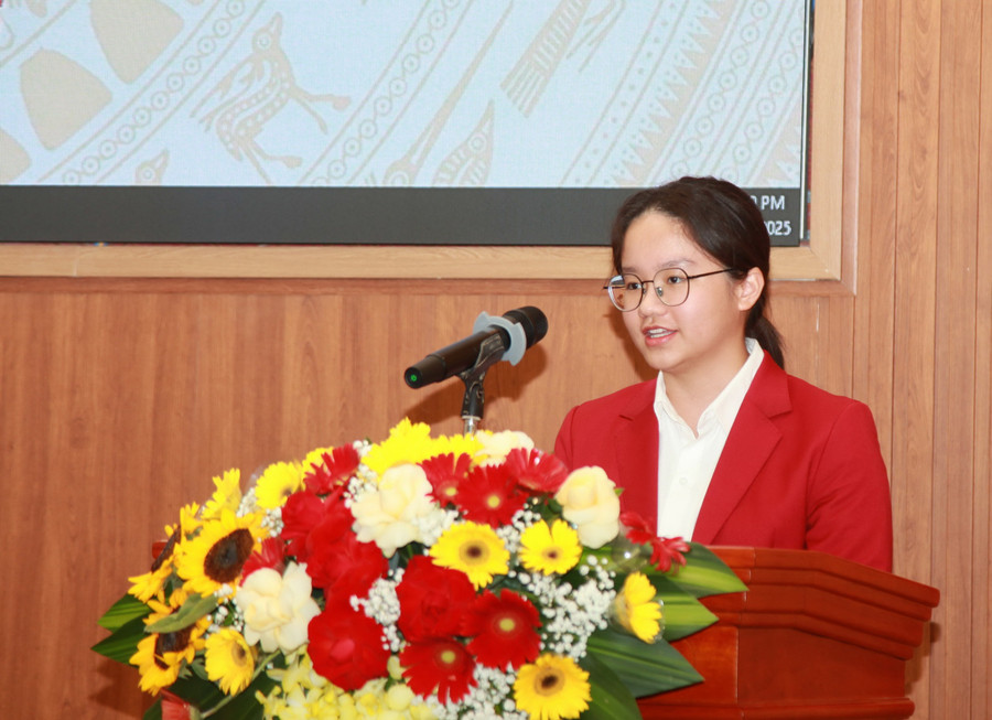Lê Hoàng Kiều Anh, học sinh lớp 12 Hóa 1, Trường THPT chuyên Hà Nội - Amsterdam. img-0064.jpg