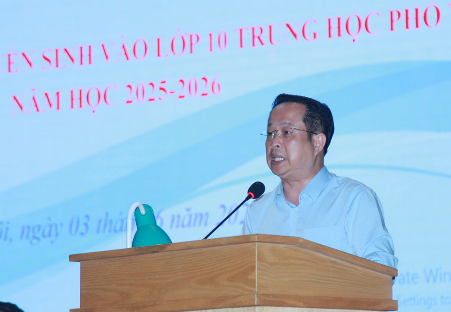 Giám đốc Sở GD&ĐT Hà Nội Trần Thế Cương quán triệt tinh thần nghiêm túc trong công tác coi thi vào lớp 10. img-0111.jpg
