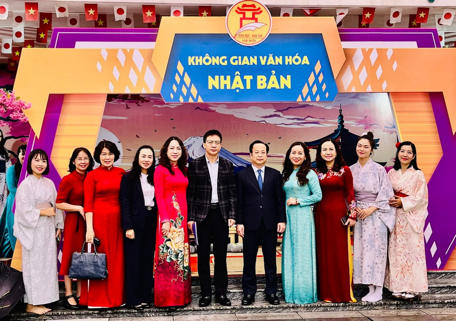 Các đại biểu tham quan không gian văn hóa Nhật Bản. img-03.jpg