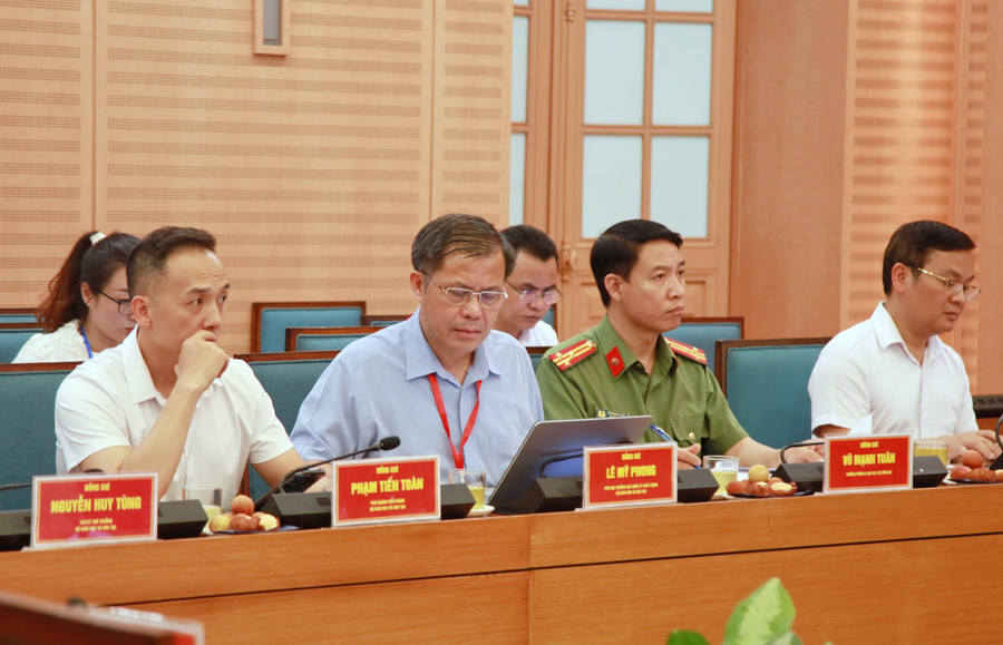 Các đại biểu dự buổi làm việc. img-0605.jpg