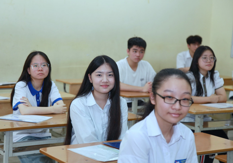 Thí sinh tự tin bước vào kỳ thi tuyển sinh vào lớp 10. img-0635.jpg