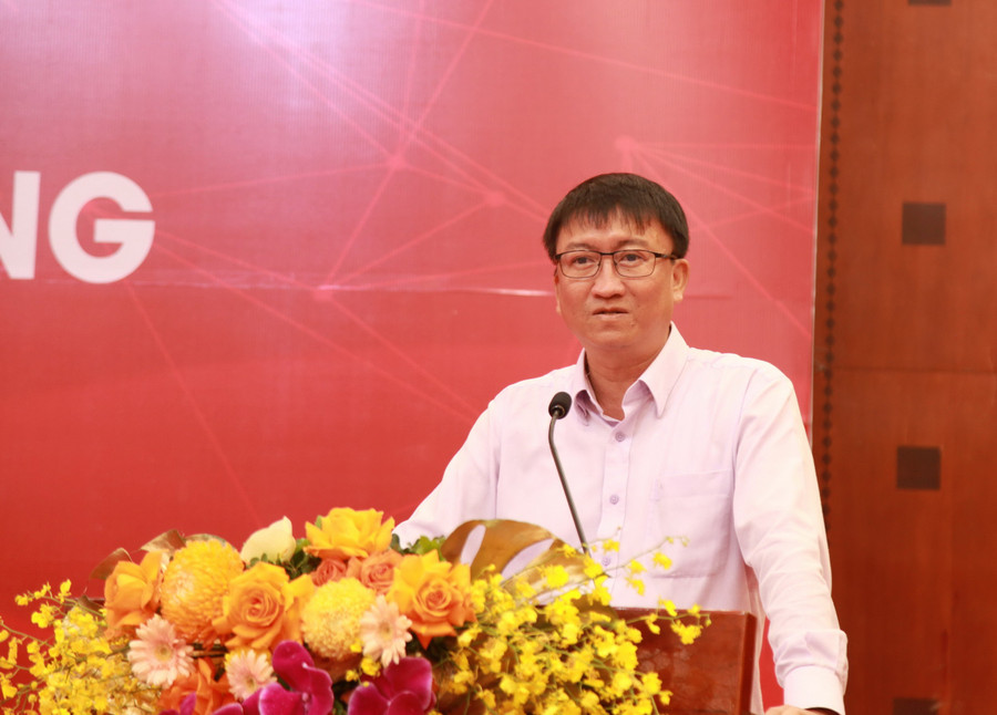Đại biểu tham luận tại tọa đàm. img-0207.jpg