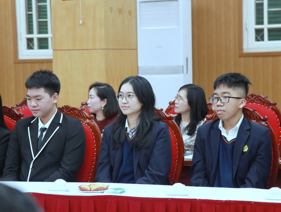 Các học sinh tham dự buổi gặp mặt. img-0182.jpg