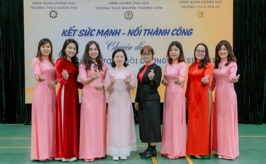 Một chuyên đề được tổ chức trong khuôn khổ chương trình “Nhà trường cùng chung tay phát triển - thầy cô cùng sẻ chia trách nhiệm” giữa các nhà trường quận Hoàng Mai và huyện Ứng Hòa. chuyen-de.jpg