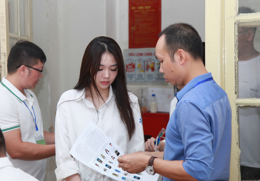 Dù là năm đầu tiên thi theo chương trình mới - chương trình giáo dục phổ thông 2018, các thí sinh vẫn khá thoải mái. img-0151.jpg
