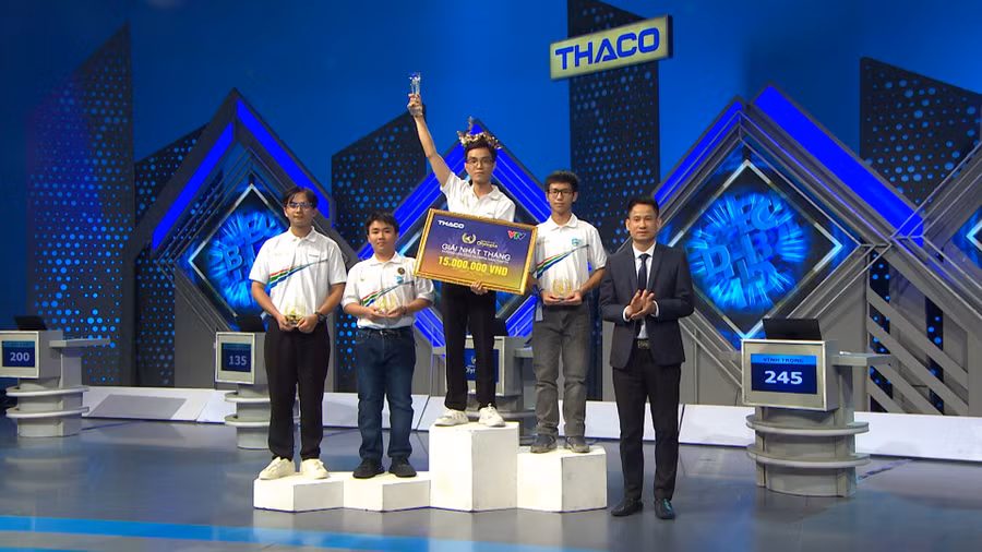 Từ nhì tuần đến nhất tháng, Nguyễn Vĩnh Trọng đã có chiếc vòng nguyệt quế đầu tiên cho riêng mình.