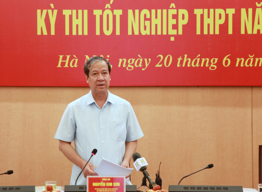Bộ trưởng Nguyễn Kim Sơn phát biểu kết luận buổi làm việc. img-0712.jpg