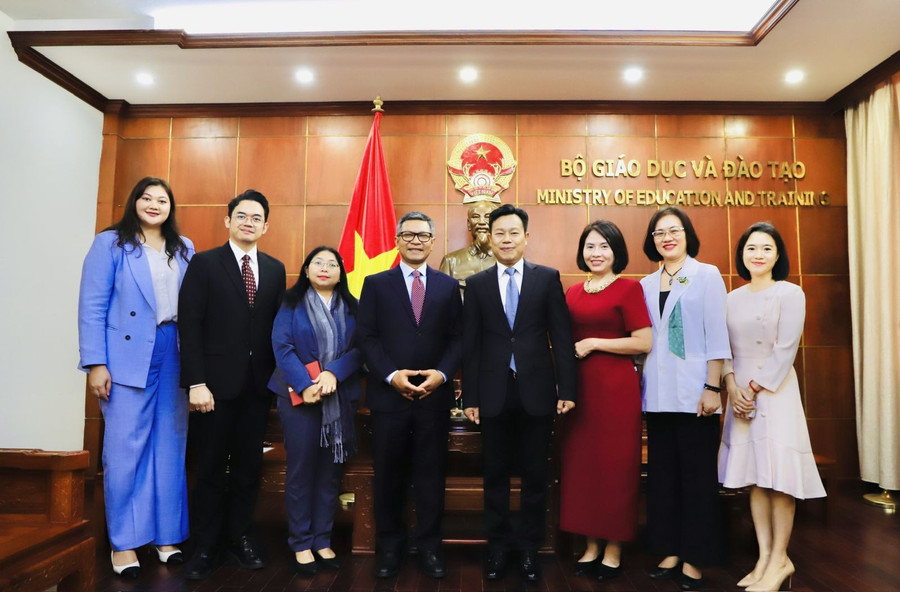 Các đại biểu chụp ảnh lưu niệm. 123.jpg