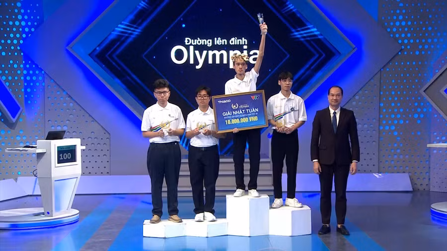 Anh Minh giành vòng nguyệt quế.