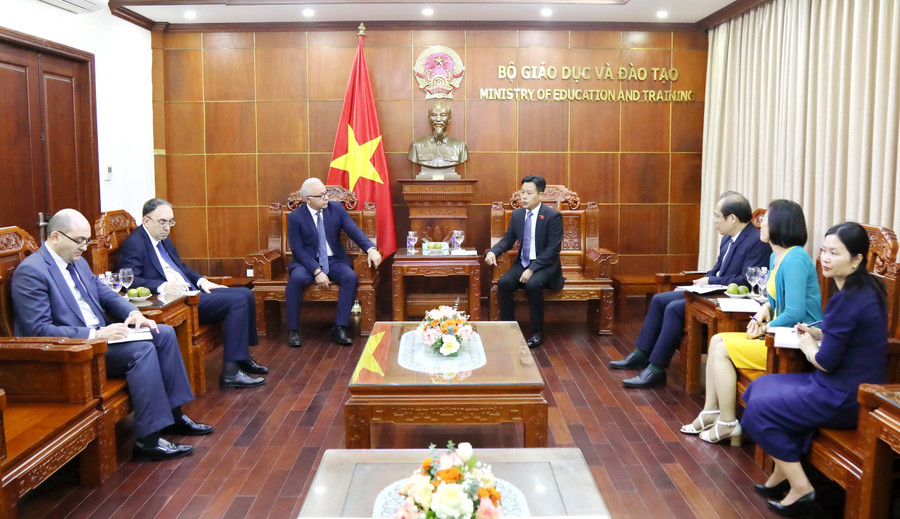 Quang cảnh buổi làm việc. a55a0120.jpg