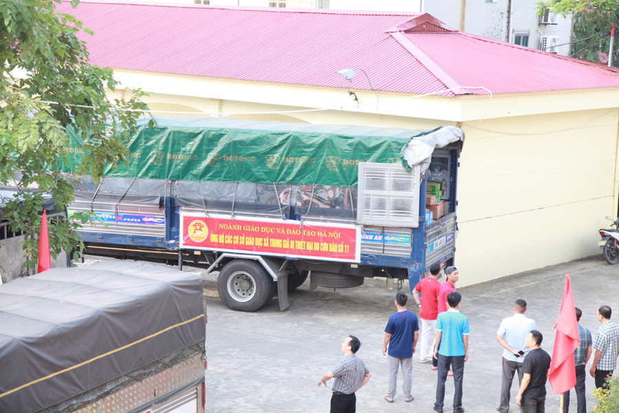 Hơn 40 tấn hàng được ngành GD-ĐT Hà Nội quyên góp ủng hộ các cơ sở giáo dục. img-0122.jpg