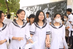 Học sinh Trường THPT Chuyên Lê Hồng Phong, TP Nam Định, tỉnh Nam Định. Ảnh: Đình Tuệ.