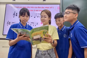 Học sinh lớp 7, Trường Tiểu học & THCS Chương Dương trong giờ Âm nhạc. Ảnh: Đình Tuệ.