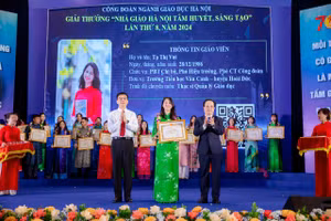 Cô Tạ Thị Vui vinh dự được trao tặng giải thưởng "Nhà giáo Hà Nội tâm huyết, sáng tạo" lần thứ 8, năm 2024.