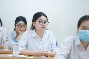 Học sinh Hà Nội dự thi tuyển sinh vào lớp 10 năm 2024. Ảnh: Đình Tuệ.