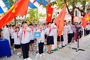 Học sinh Trường THCS Thái Thịnh, phường Đống Đa, Hà Nội chào đón năm học mới.