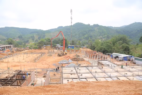 Những ngôi trường mơ ước đang mọc lên ở địa bàn biên giới, hứa hẹn tạo môi trường học tập ổn định cho học sinh Quảng Trị.