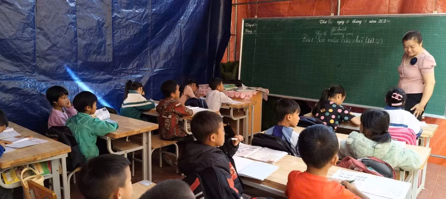 Lán tạm giúp thầy và trò ở Cao Bằng tiếp tục chương trình học tập