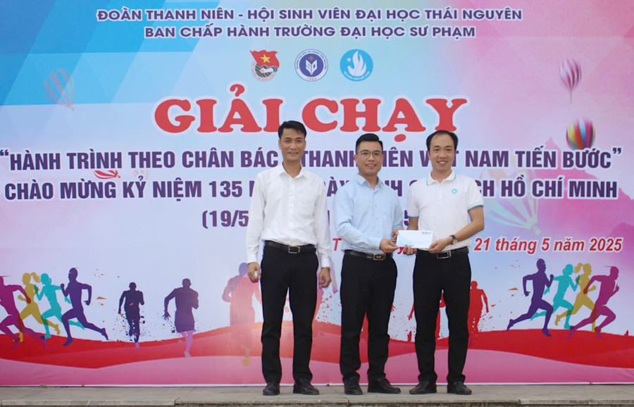 Đơn vị đồng hành trao quà hỗ trợ giải chạy. beauty-1747828203372.jpg