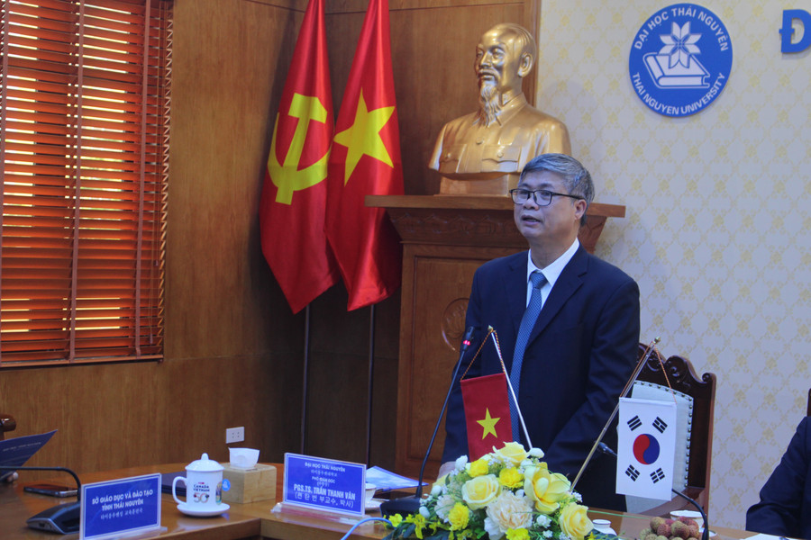 PGS.TS Trần Thanh Vân - Phó Giám đốc Đại học Thái Nguyên phát biểu tại chương trình. img-2408.jpg