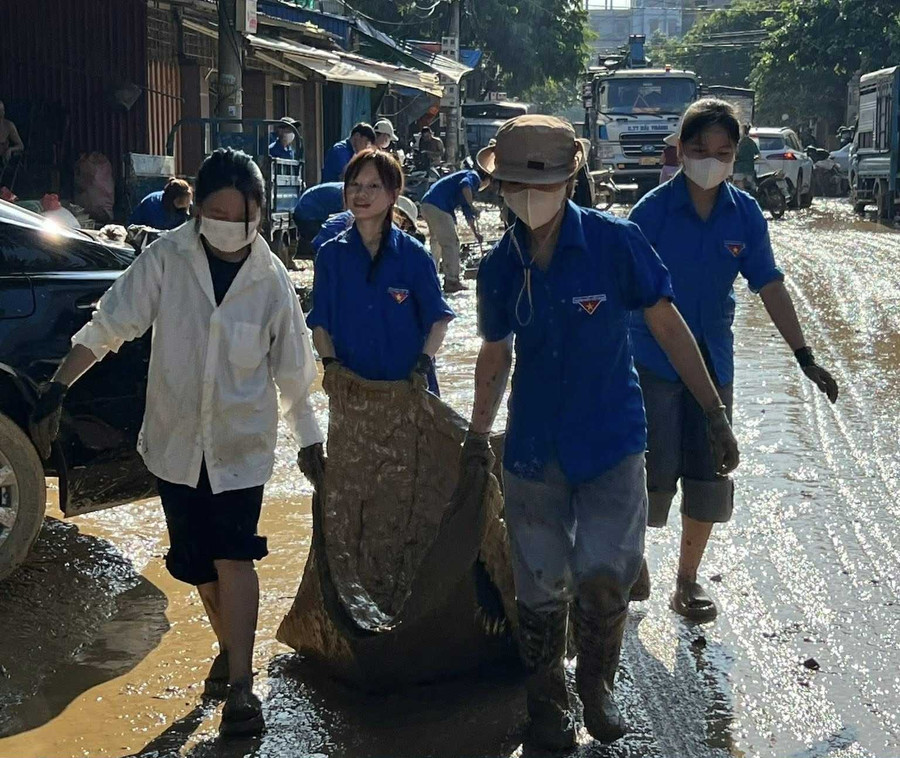 Công việc được triển khai khẩn trương. 2.jpg