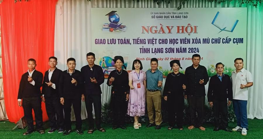 ngay-hoi-giao-luu-toan-tieng-viet-cho-hoc-vien-xoa-mu-chu.jpg