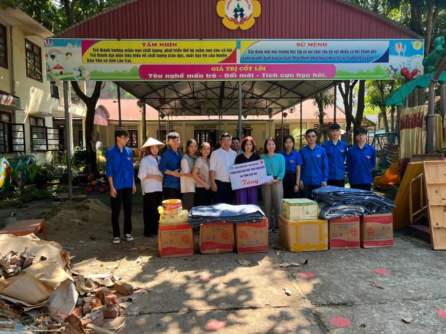 Hội Sinh viên Phân hiệu Đại học Thái Nguyên tại tỉnh Lào Cai hỗ trợ các trường học khắc phục hậu quả sau bão Yagi.