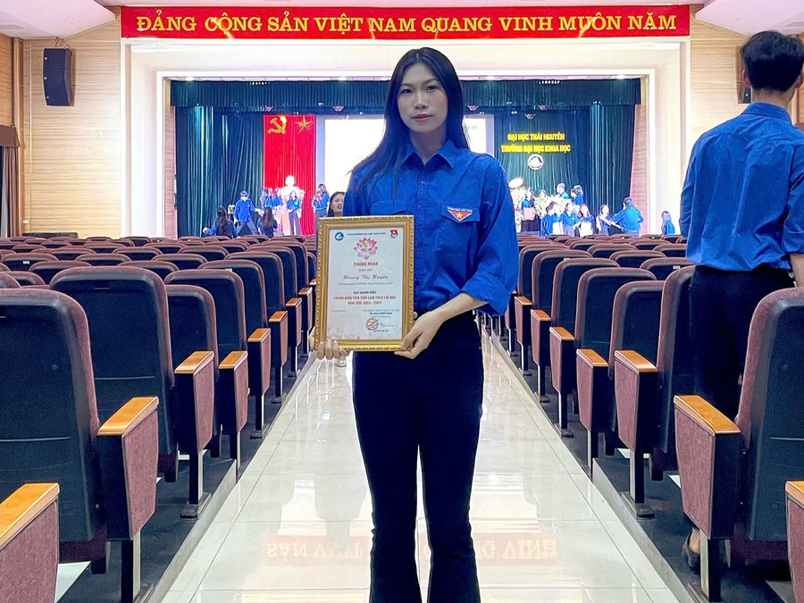 Không chỉ đạt thành tích cao trong thi đấu, Huyền còn nỗ lực chăm chỉ học tập và rèn luyện. huyen-2.jpg